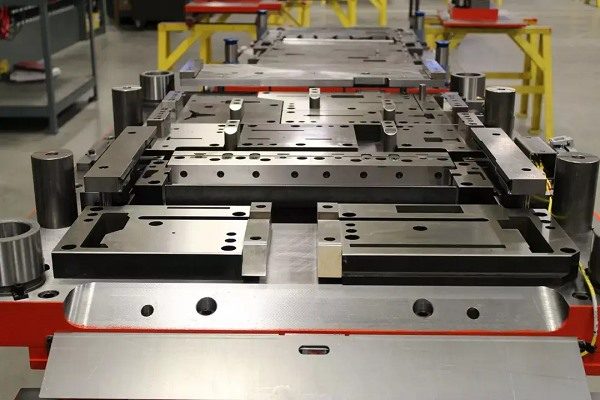 Componentes mecánicos de aluminio y piezas ligeras para evaluar eficiencia de CNC machining y coste industrial