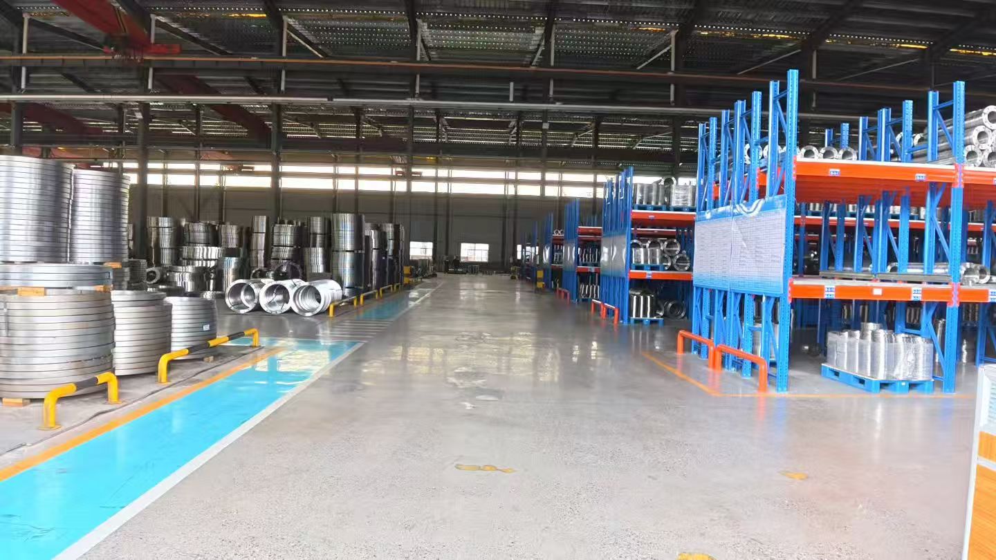 Entorno real de taller para mecanizado CNC y fabricación de piezas mecánicas