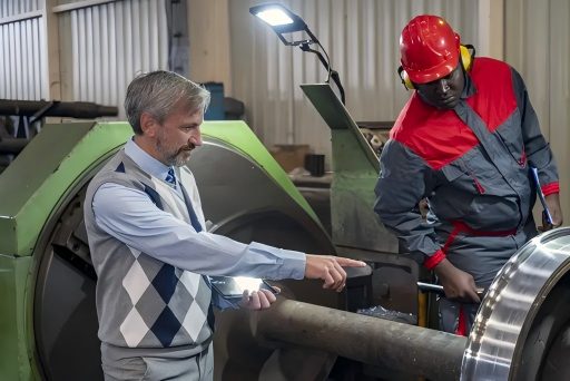 Revisión de documentos de calidad y requisitos de inspección en proyectos CNC.