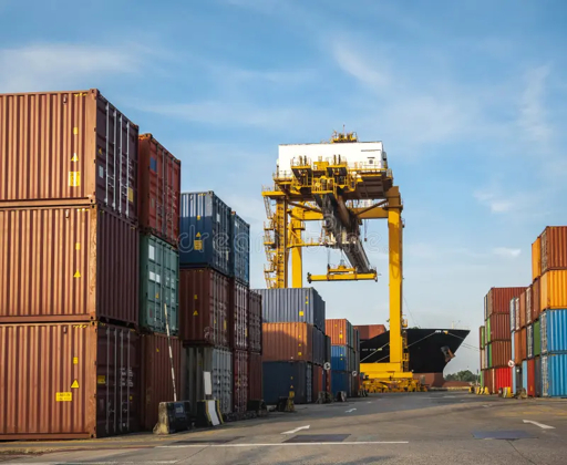 Embalaje industrial y preparación de envío para componentes mecanizados