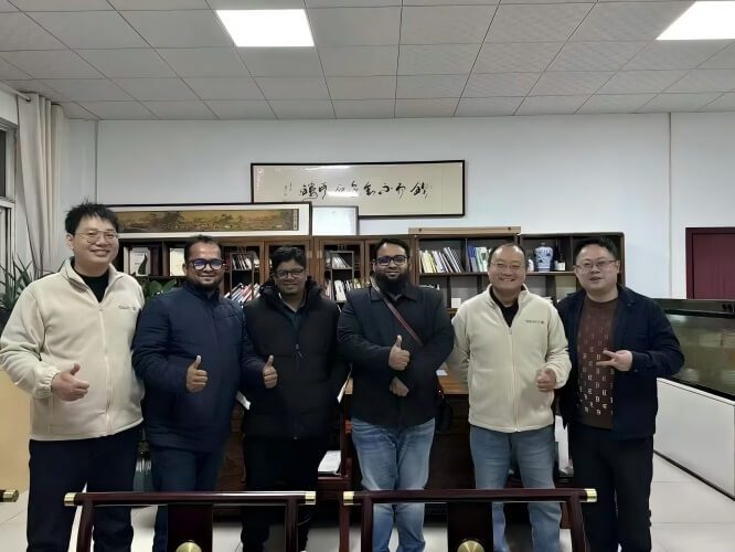 Recepción en fábrica y visita del cliente para conocer el entorno de producción